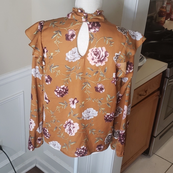 Top - Picture 2 of 4